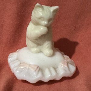 Avon Sitting Pretty Kitten Cologne Figurine